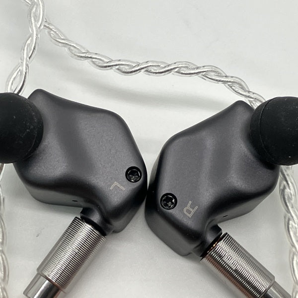 【中古】AK ZERO2 【IRV-AK-ZERO2】【秋葉原】