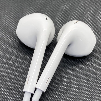 【中古】EarPods with Lightning Connector【秋葉原】