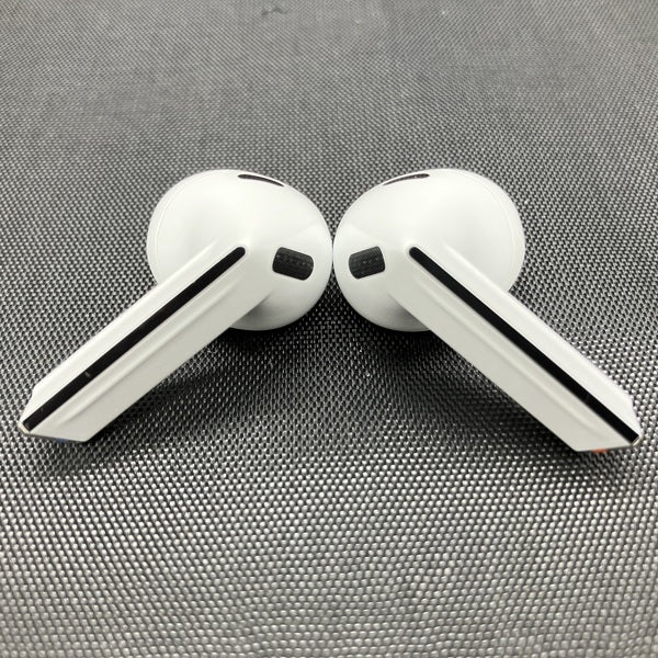 【中古】Galaxy Buds3 ホワイト 【SM-R530NZWAXJP】【秋葉原】