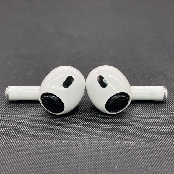 【中古】MagSafe充電ケース(USB-C)付きAirPods Pro(第2世代) MTJV3JA (海外版)【秋葉原】