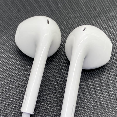 【中古】Apple EarPods with Remote and Mic【秋葉原】