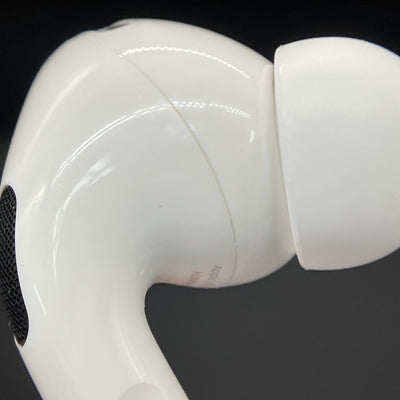 【中古】MagSafe充電ケース(USB-C)付きAirPods Pro(第2世代) MTJV3JA【秋葉原】