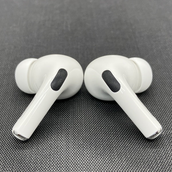 【中古】MagSafe充電ケース(USB-C)付きAirPods Pro(第2世代) MTJV3JA【秋葉原】