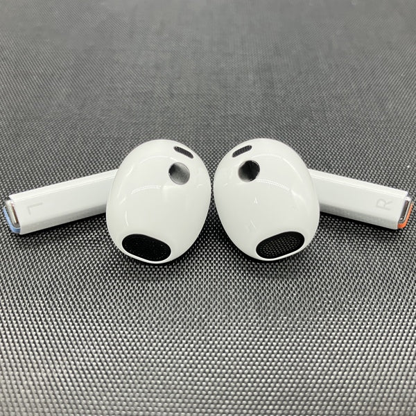 【中古】Galaxy Buds3 ホワイト 【SM-R530NZWAXJP】【秋葉原】