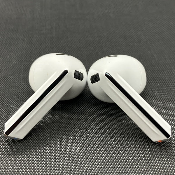 【中古】Galaxy Buds3 ホワイト 【SM-R530NZWAXJP】【秋葉原】