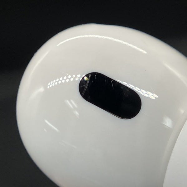 【中古】MagSafe充電ケース(USB-C)付きAirPods Pro(第2世代) MTJV3JA【秋葉原】