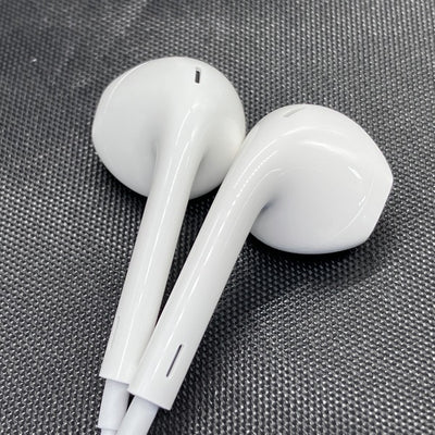 【中古】EarPods with Lightning Connector【秋葉原】