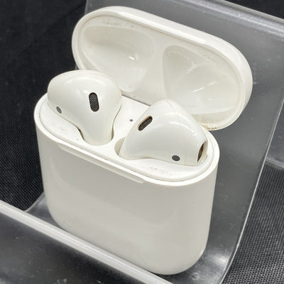 【中古】AirPods with Charging Case MV7N2J/A【日本橋】