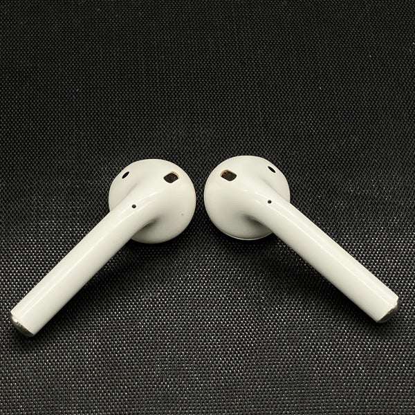 【中古】AirPods with Charging Case MV7N2J/A【日本橋】