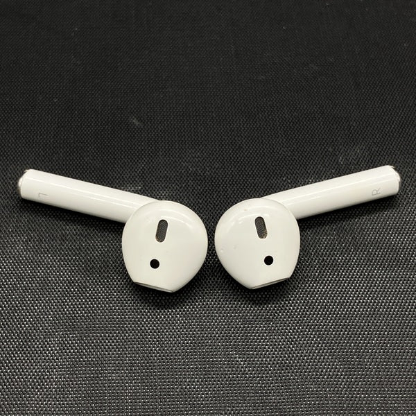 【中古】AirPods with Charging Case MV7N2J/A【日本橋】