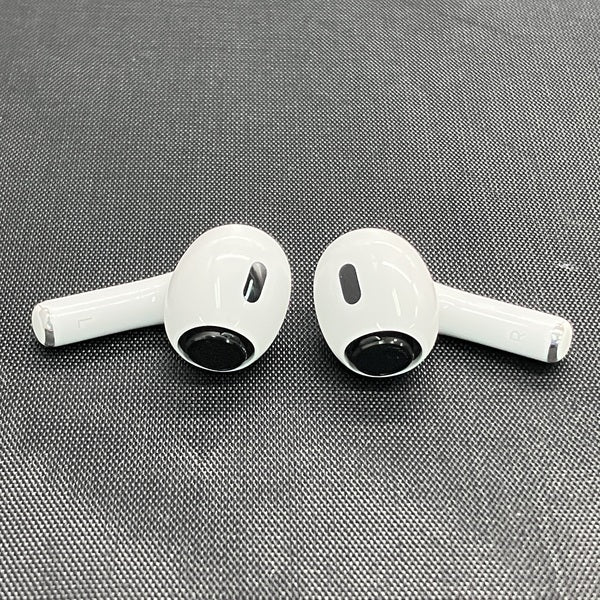 【中古】MagSafe充電ケース(USB-C)付きAirPods Pro(第2世代) MTJV3JA【秋葉原】