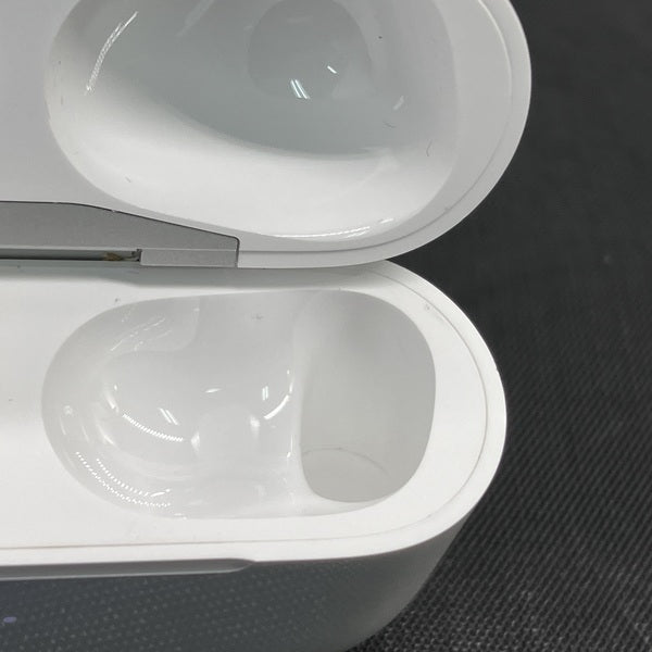 【中古】MagSafe充電ケース(USB-C)付きAirPods Pro(第2世代) MTJV3JA【秋葉原】