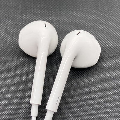 【中古】EarPods with Lightning Connector【秋葉原】