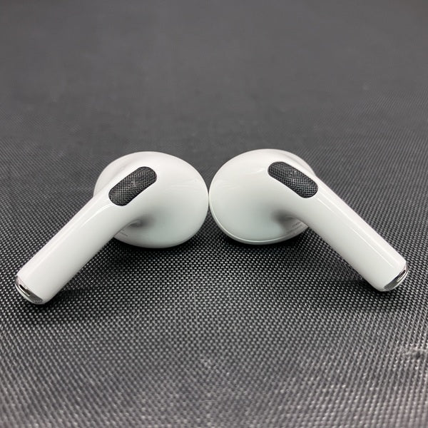 【中古】MagSafe充電ケース(USB-C)付きAirPods Pro(第2世代) MTJV3JA【秋葉原】