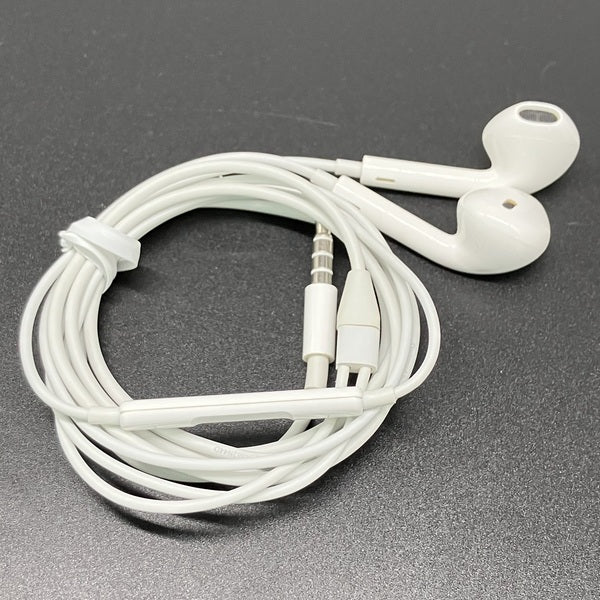 【中古】Apple EarPods with Remote and Mic【秋葉原】