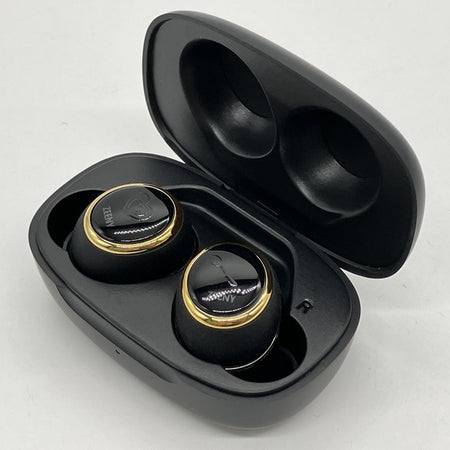 La prière コラボイヤホン ZEENY Lights3 200台限定]3人組ボーカルユニット「La prière」とZeenyが