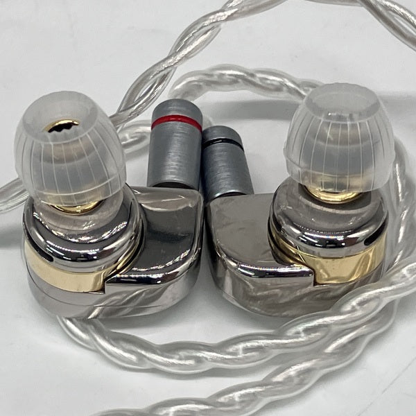 【中古】illustrious 光輝【日本橋】