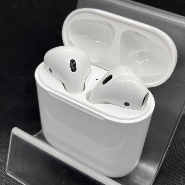 【中古】AirPods with Charging Case MV7N2J/A【日本橋】