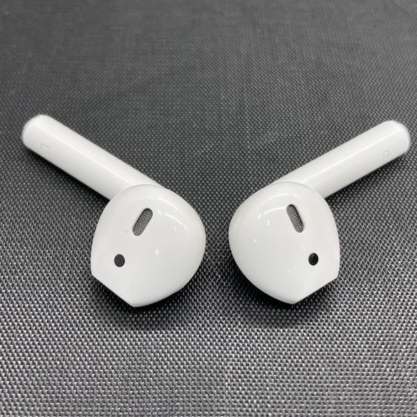 【中古】AirPods with Charging Case MV7N2J/A【日本橋】