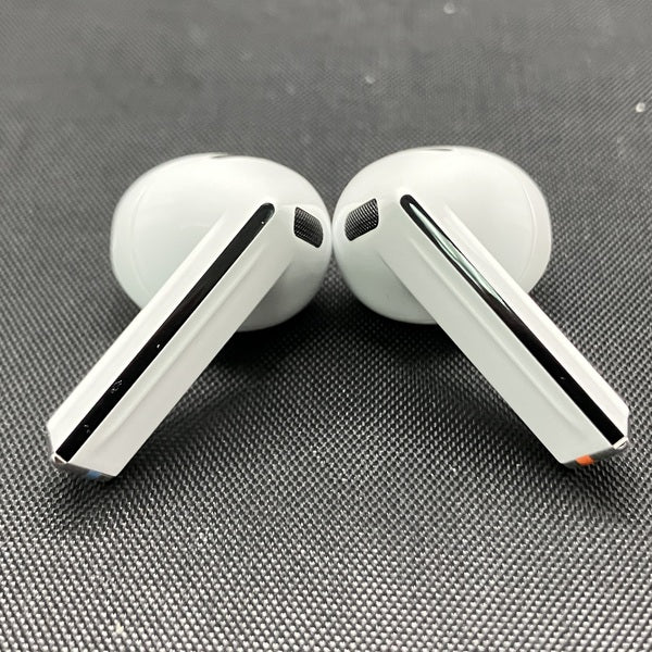 【中古】Galaxy Buds3 ホワイト 【SM-R530NZWAXJP】【秋葉原】