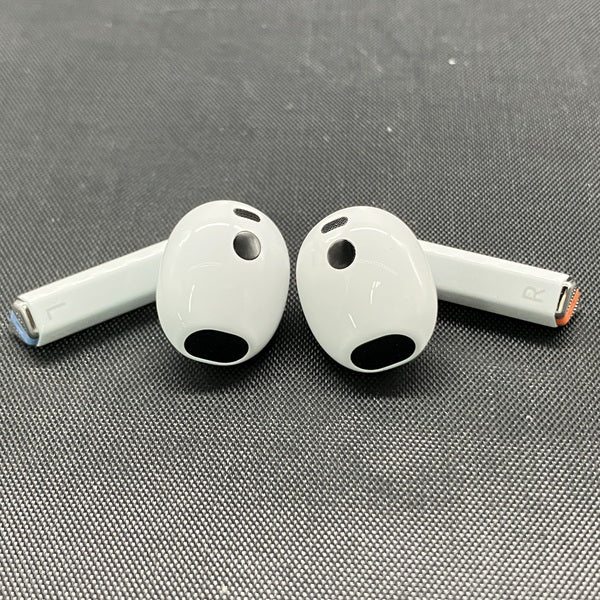 【中古】Galaxy Buds3 ホワイト 【SM-R530NZWAXJP】【秋葉原】