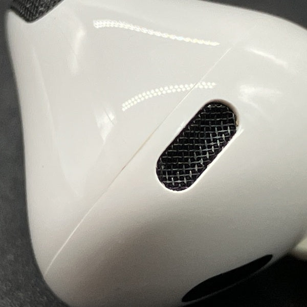 【中古】MagSafe充電ケース(USB-C)付きAirPods Pro(第2世代) MTJV3JA【秋葉原】