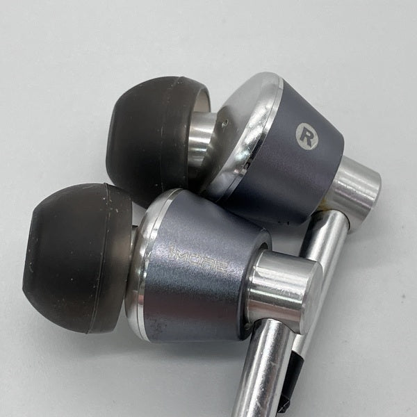 【中古】E1001 Triple-Driver In-Ear Headphones シルバー【秋葉原】
