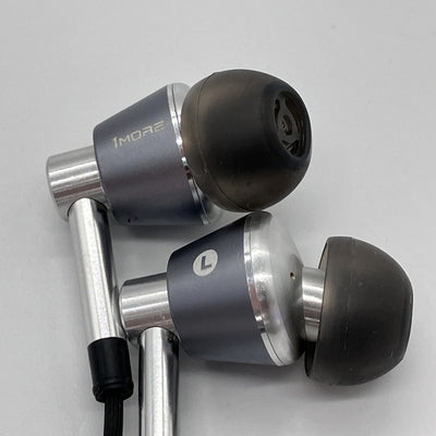 【中古】E1001 Triple-Driver In-Ear Headphones シルバー【秋葉原】