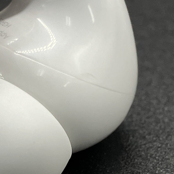 【中古】MagSafe充電ケース(USB-C)付きAirPods Pro(第2世代) MTJV3JA【秋葉原】