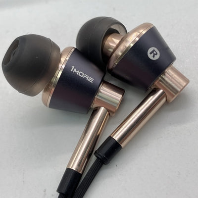 【中古】E1001 Triple-Driver In-Ear Headphones ゴールド【秋葉原】