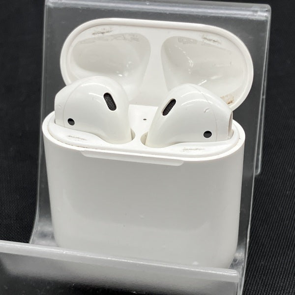 【中古】AirPods with Charging Case MV7N2J/A【日本橋】