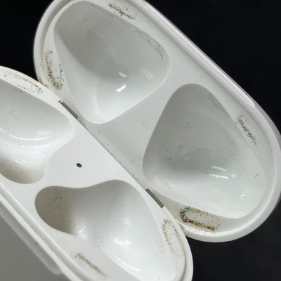 【中古】AirPods with Charging Case MV7N2J/A【日本橋】