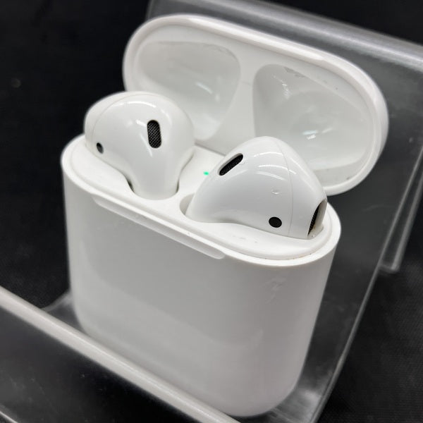 【中古】AirPods with Charging Case MV7N2J/A【秋葉原】