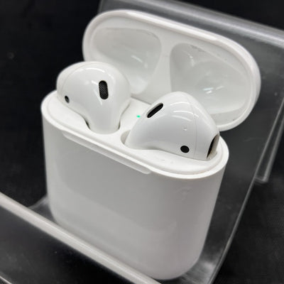 【中古】AirPods with Charging Case MV7N2J/A【秋葉原】