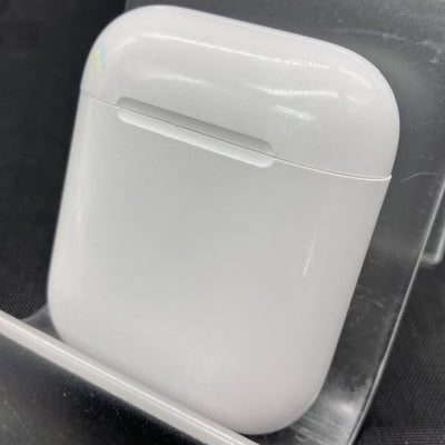【中古】AirPods with Charging Case MV7N2J/A【秋葉原】