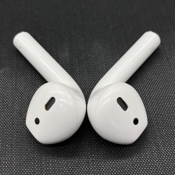 【中古】AirPods with Charging Case MV7N2J/A【秋葉原】