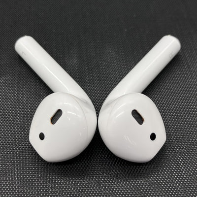 【中古】AirPods with Charging Case MV7N2J/A【秋葉原】