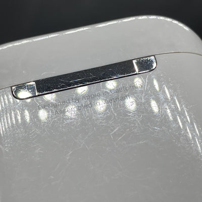 【中古】AirPods with Charging Case MV7N2J/A【秋葉原】
