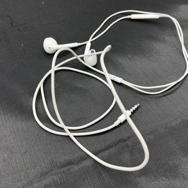 【中古】Apple EarPods with Remote and Mic【秋葉原】