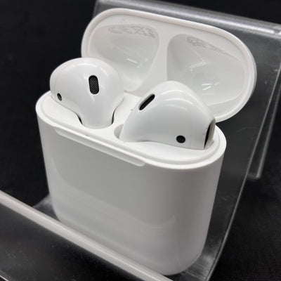 【中古】AirPods with Charging Case MV7N2J/A【秋葉原】