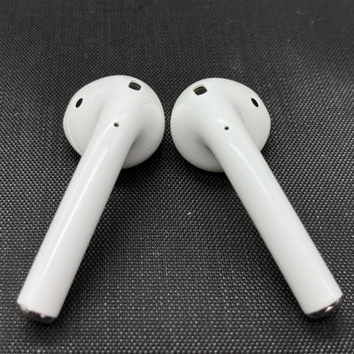 【中古】AirPods with Charging Case MV7N2J/A【秋葉原】