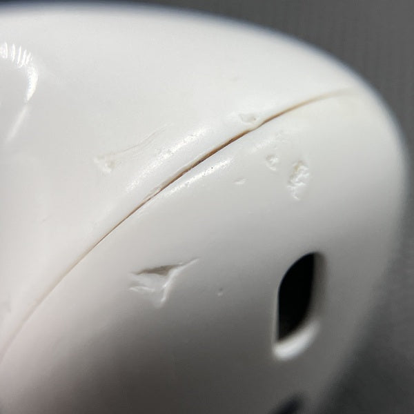 【中古】AirPods with Charging Case MV7N2J/A【秋葉原】