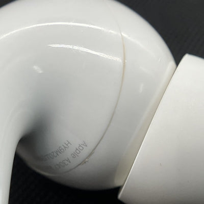 【中古】MagSafe充電ケース(USB-C)付きAirPods Pro(第2世代) MTJV3JA【秋葉原】