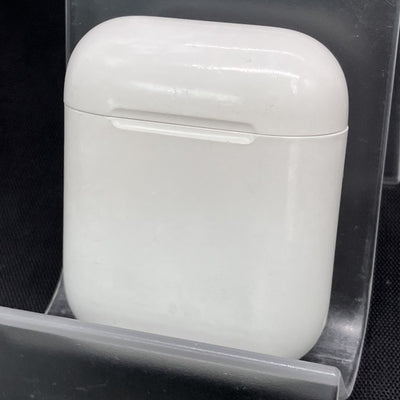 【中古】AirPods with Charging Case MV7N2J/A【秋葉原】