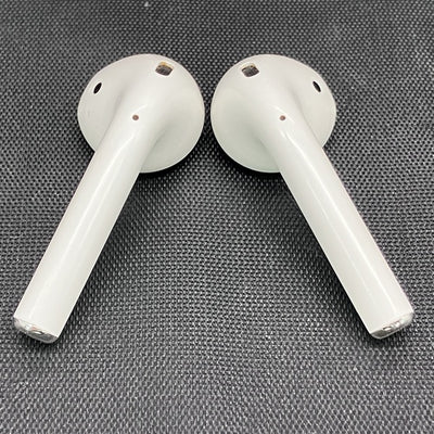 【中古】AirPods with Charging Case MV7N2J/A【秋葉原】
