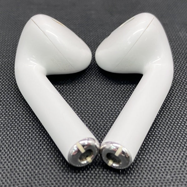 【中古】AirPods with Charging Case MV7N2J/A【秋葉原】
