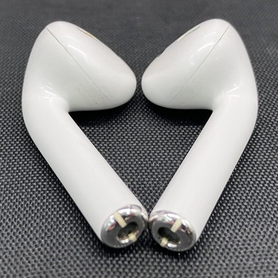 【中古】AirPods with Charging Case MV7N2J/A【秋葉原】