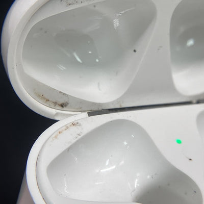【中古】AirPods with Charging Case MV7N2J/A【秋葉原】