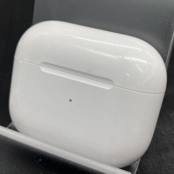 【中古】AirPods Lightning 充電ケース (第3世代)【秋葉原】