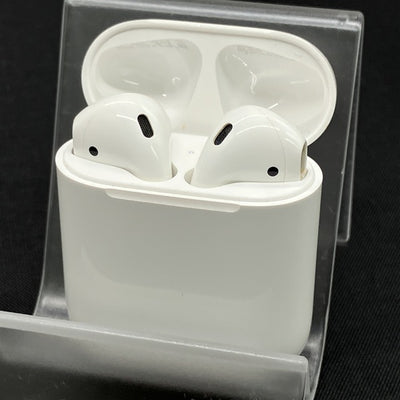 【中古】AirPods with Wireless Charging Case  MRXJ2J-A【秋葉原】